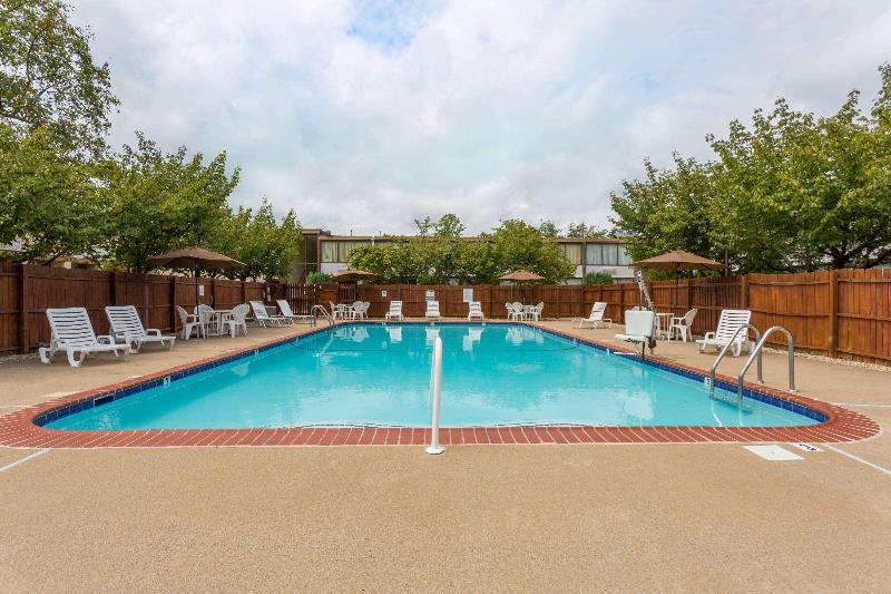 فندق Ramada By Wyndham Triangle/quantico