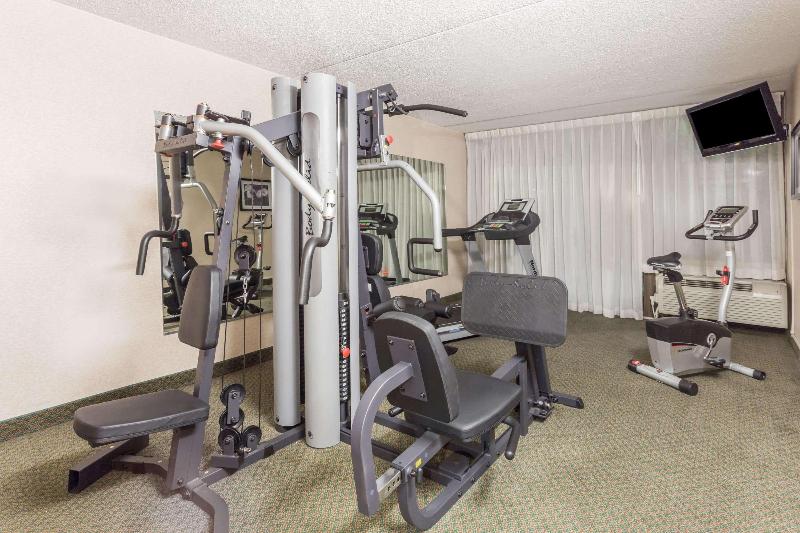 فندق Ramada By Wyndham Triangle/quantico
