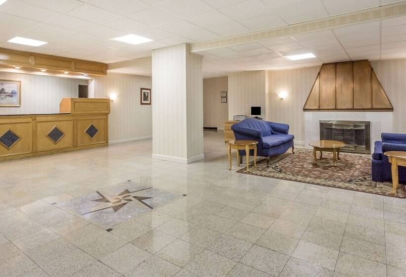 فندق Ramada By Wyndham Triangle/quantico