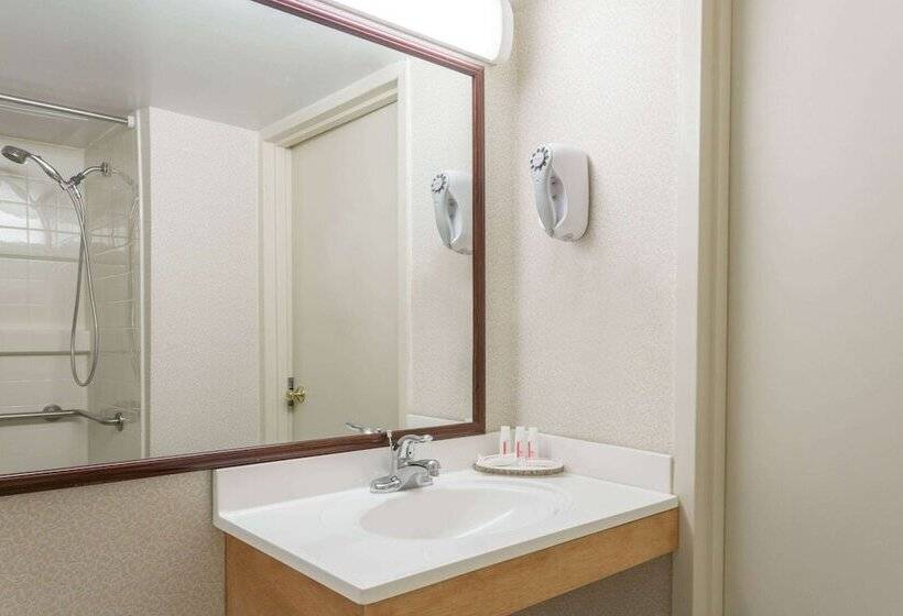فندق Ramada By Wyndham Triangle/quantico