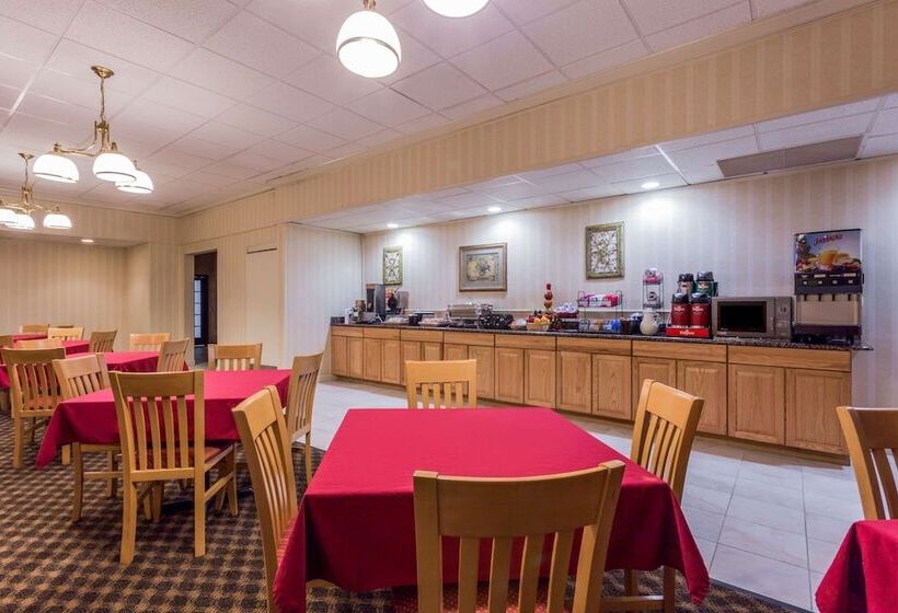 فندق Ramada By Wyndham Triangle/quantico