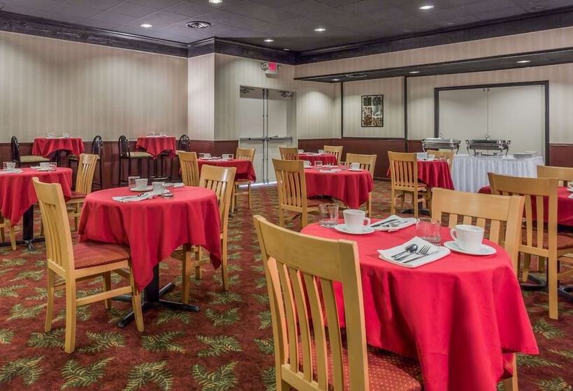 فندق Ramada By Wyndham Triangle/quantico