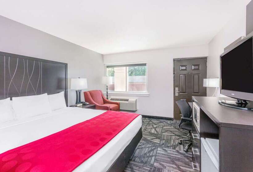 هتل Ramada By Wyndham Tuscaloosa