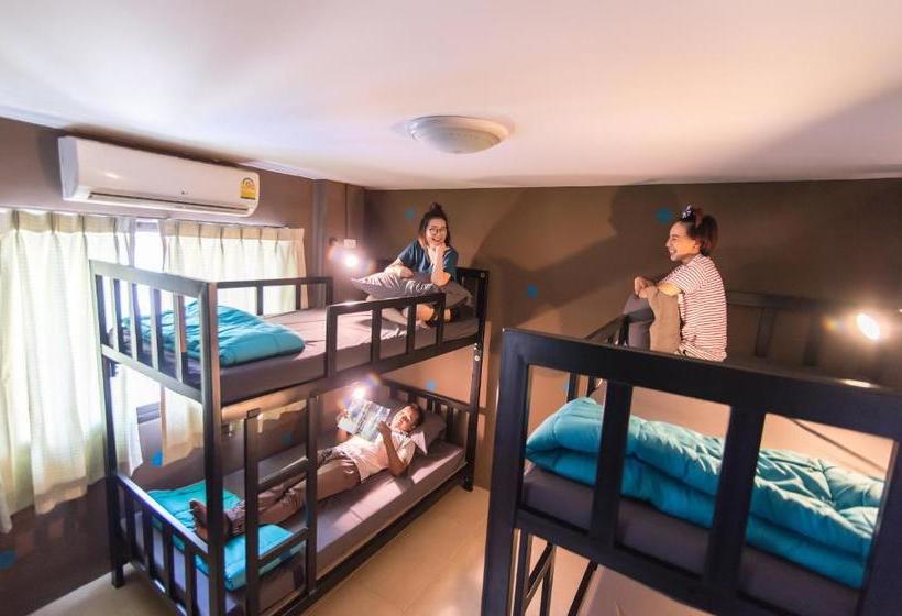هتل Full Stop. Hostel