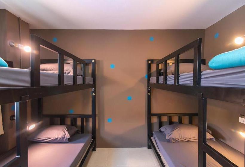 هتل Full Stop. Hostel