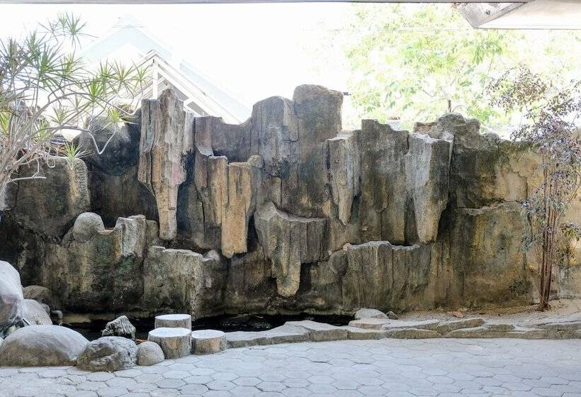 فندق Sarangan Permai By Oyo Rooms