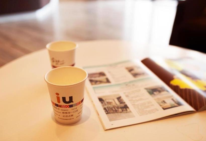 Iu Hotel Zhuhai Gongbei Light Rail Station