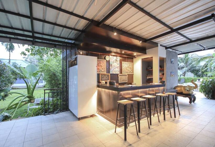 هتل Capital O75345 Praewa Villas Naiyang Phuket