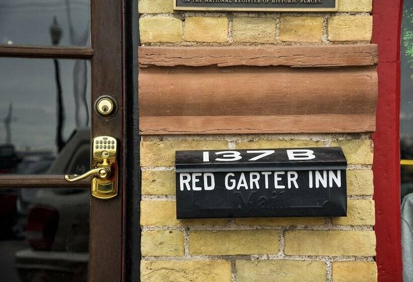 민박 Red Garter Inn