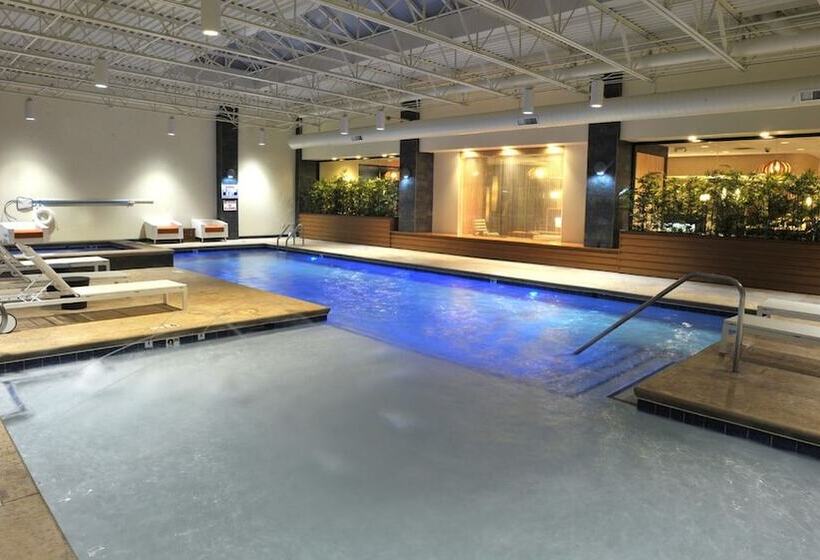 هتل Holiday Inn And Suites Charleston West, An Ihg