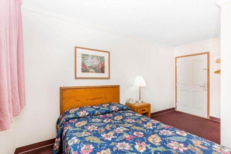 هتل Knights Inn & Suites South Sioux City