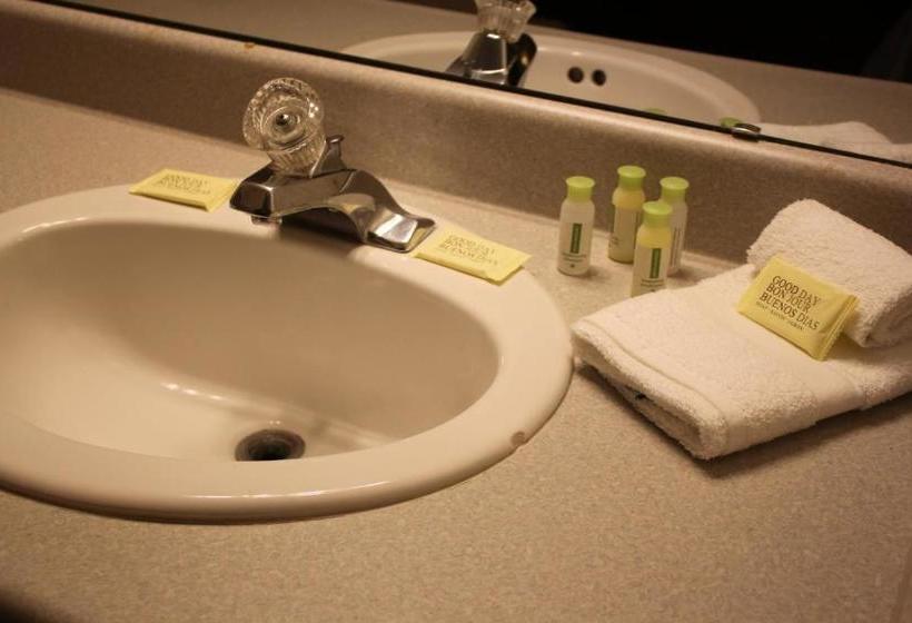 فندق Port Of Tacoma Inn