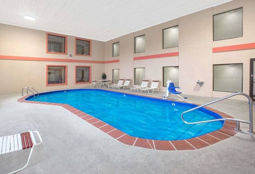 هتل Quality Inn Grand Rapids Near Downtown