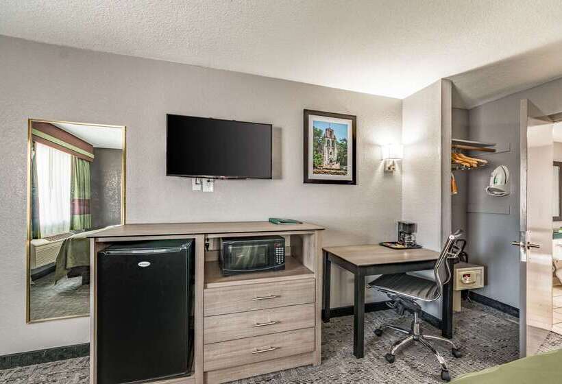 ホテル Quality Inn I 10 East Near Frost Bank Center