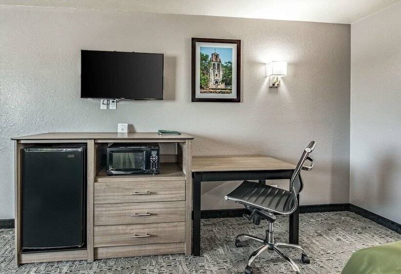 ホテル Quality Inn I 10 East Near Frost Bank Center