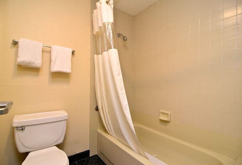 هتل Quality Inn San Diego I 5 Naval Base