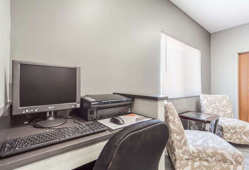 هتل Quality Inn & Suites West Omaha   Ne Linclon