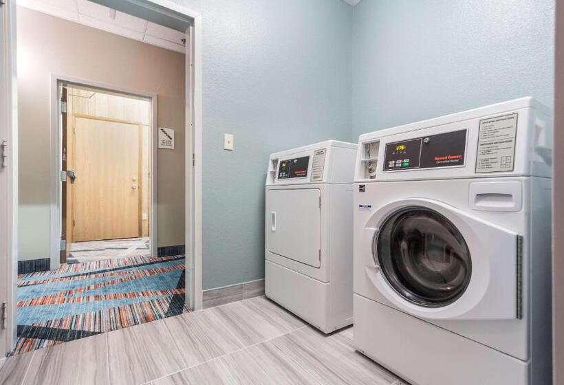 هتل Quality Inn & Suites West Omaha   Ne Linclon