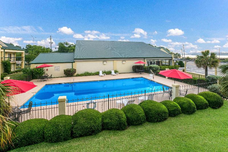 فندق Quality Inn & Suites Near Lake Eufaula