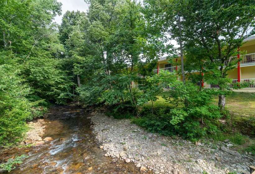 هتل Ramada By Wyndham Maggie Valley