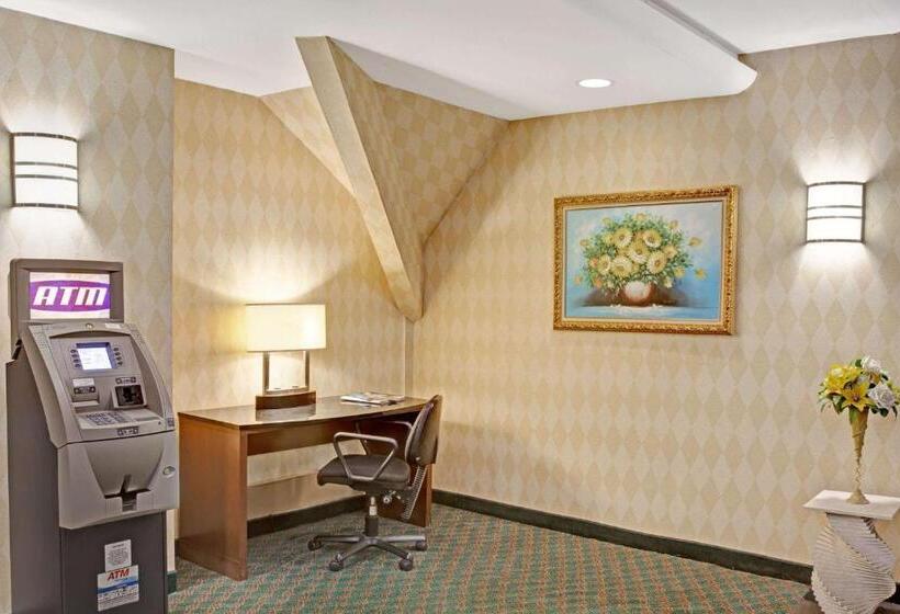 ホテル Ramada By Wyndham Parsippany