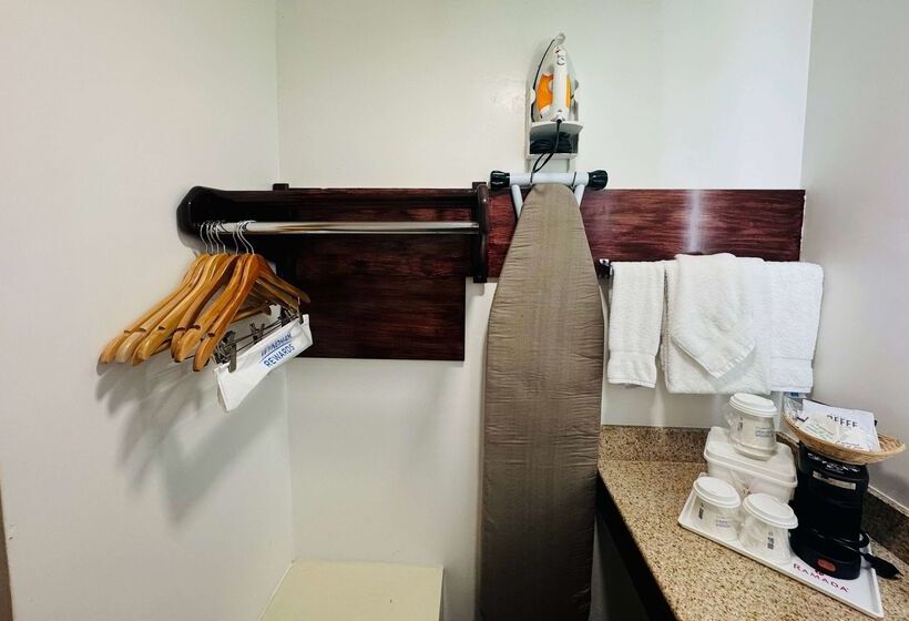 هتل Ramada By Wyndham San Diego Airport