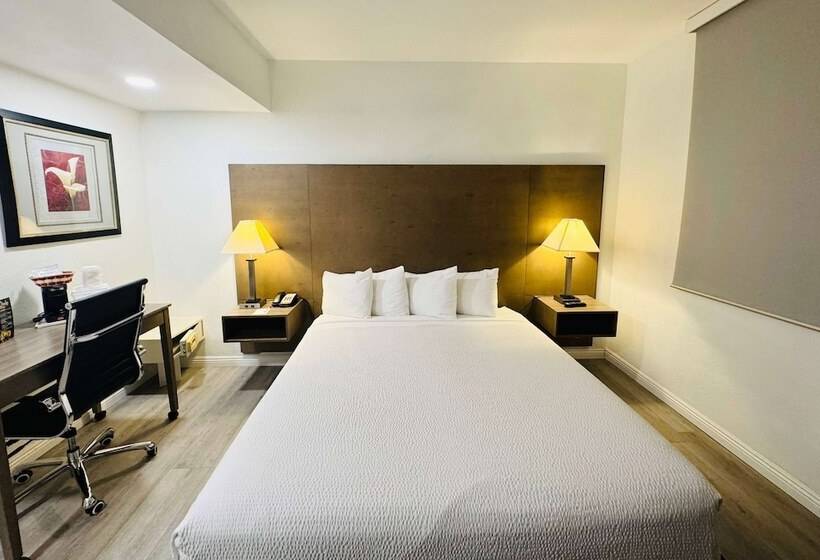 هتل Ramada By Wyndham San Diego Airport