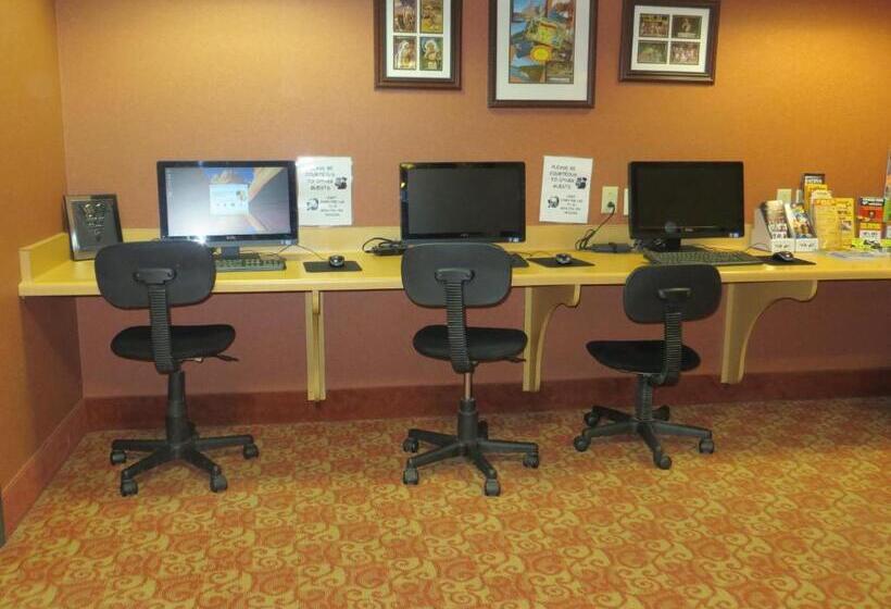 هتل Ramada By Wyndham Wisconsin Dells I 90