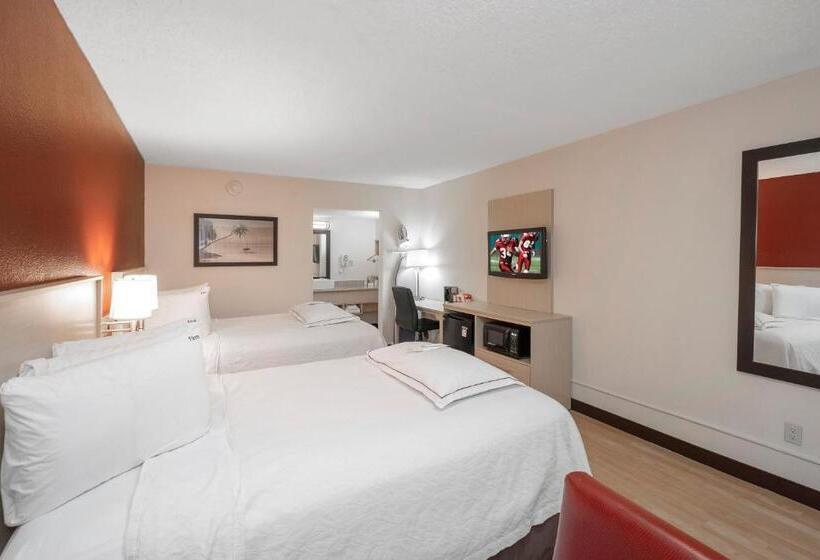בית מלון כפרי Red Roof Inn Plus+ & Suites Naples Downtown 5th Ave S