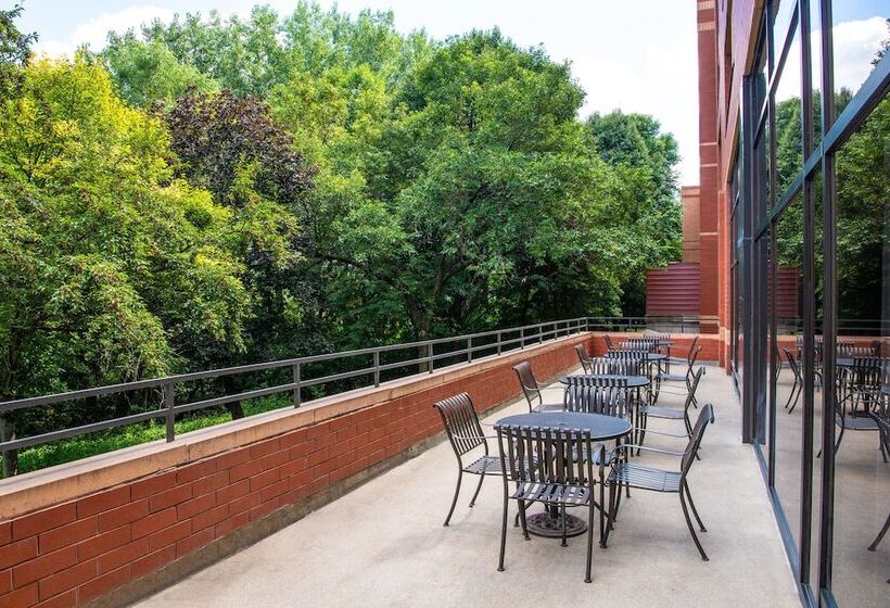 בית מלון כפרי Sheraton Minneapolis West