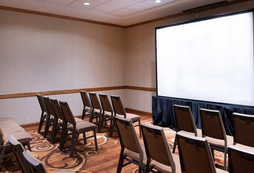 בית מלון כפרי Sheraton Minneapolis West