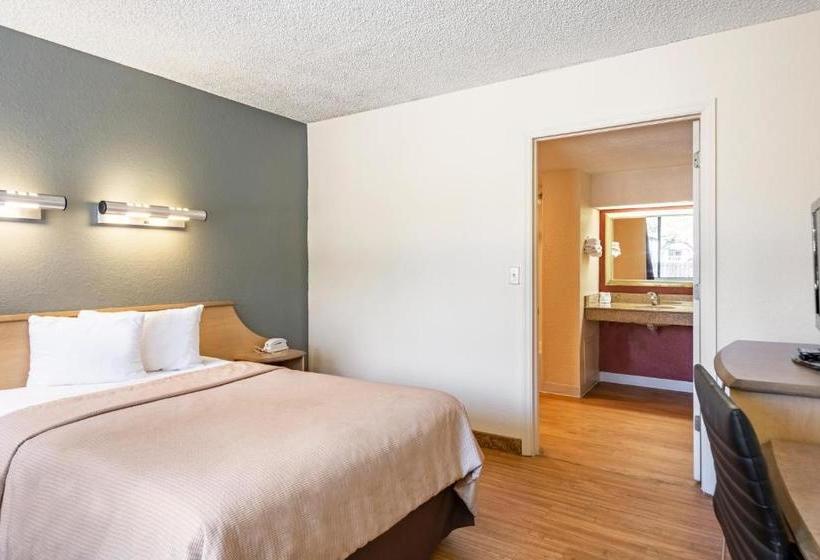 فندق Econo Lodge Palm Harbor  Clearwater