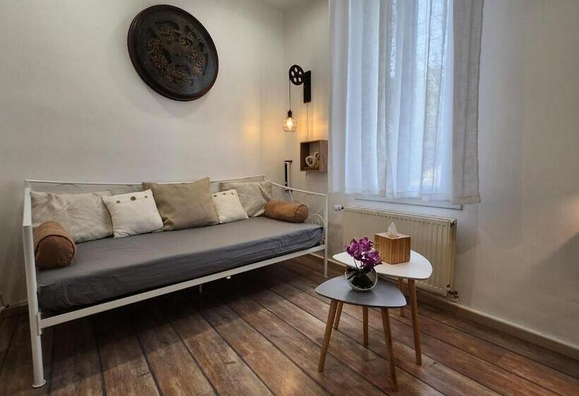 Bed and Breakfast Domaine à L Aise   Piscine Chauffée