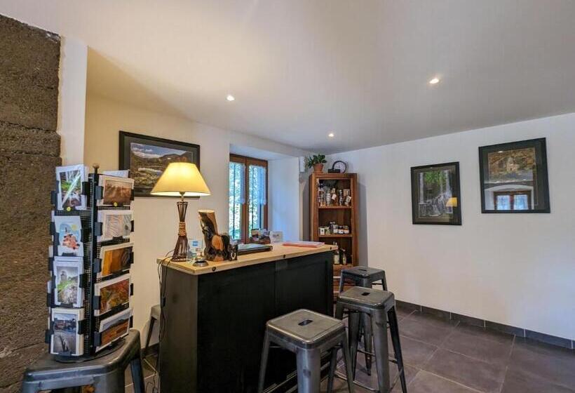 مبيت وإفطار Le Clos Des Pierres Rouges