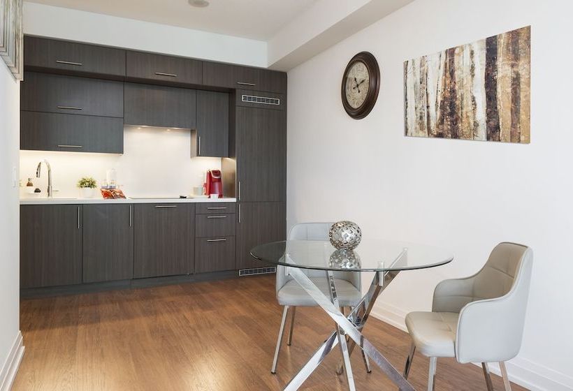 בית מלון כפרי Metropolis Suites  Yonge Sheppard
