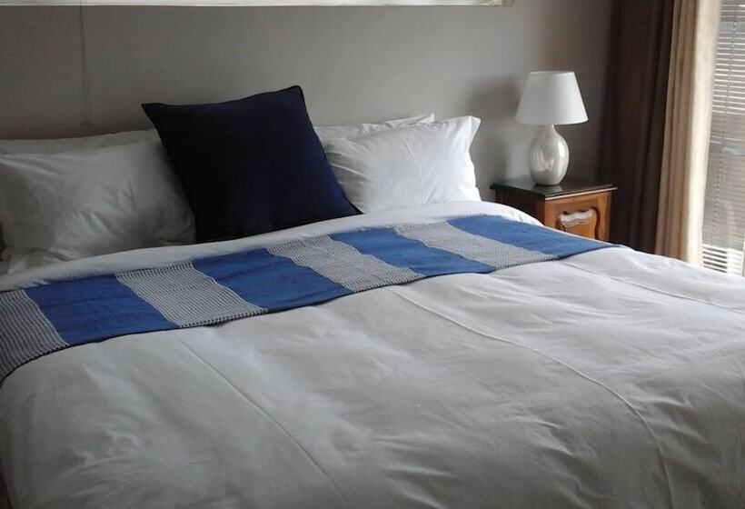 پانسیون The Whales Beach House