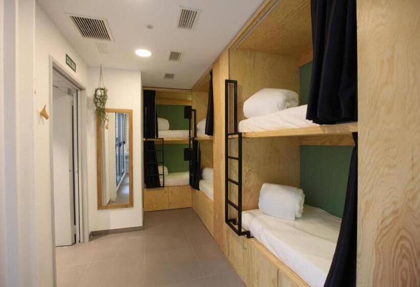 Az The Botanic Hostel