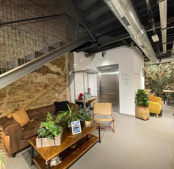 Az The Botanic Hostel