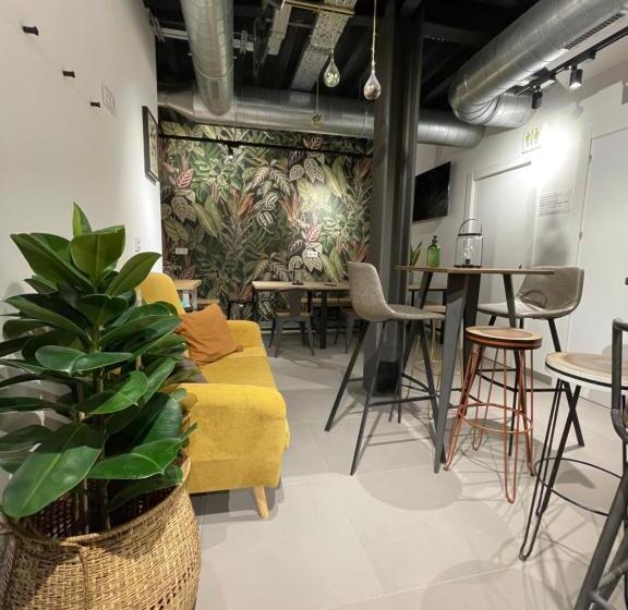 Az The Botanic Hostel