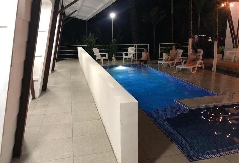 فندق Ballena Dorada Lodge