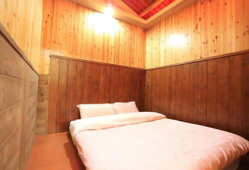 تختخواب و صبحانه Wild Thyme Eco Guest House