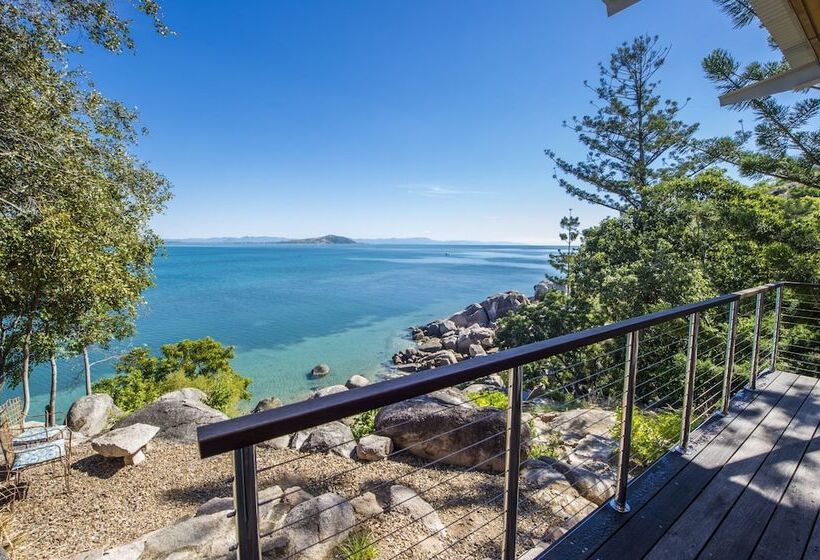 Headland Hideaway