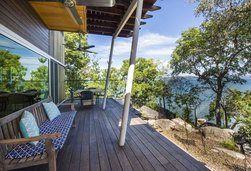 Headland Hideaway