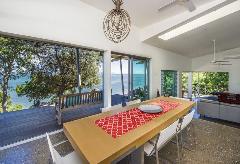 Headland Hideaway
