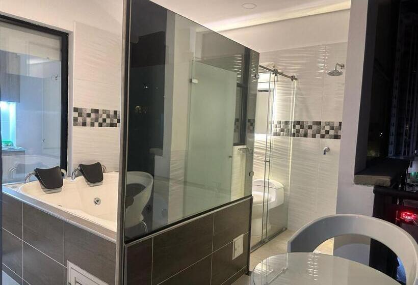 هتل On Apartasuites