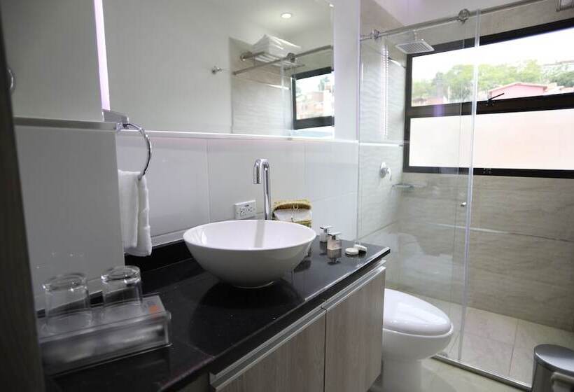 هتل On Apartasuites