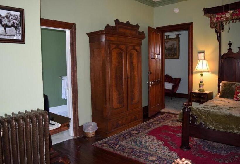 Gifford Risley House Bed And Breakfast