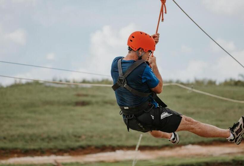 בית מלון כפרי Hope Valley Adventure