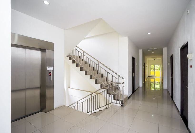 هتل Oyo 2695 D Es Guest House