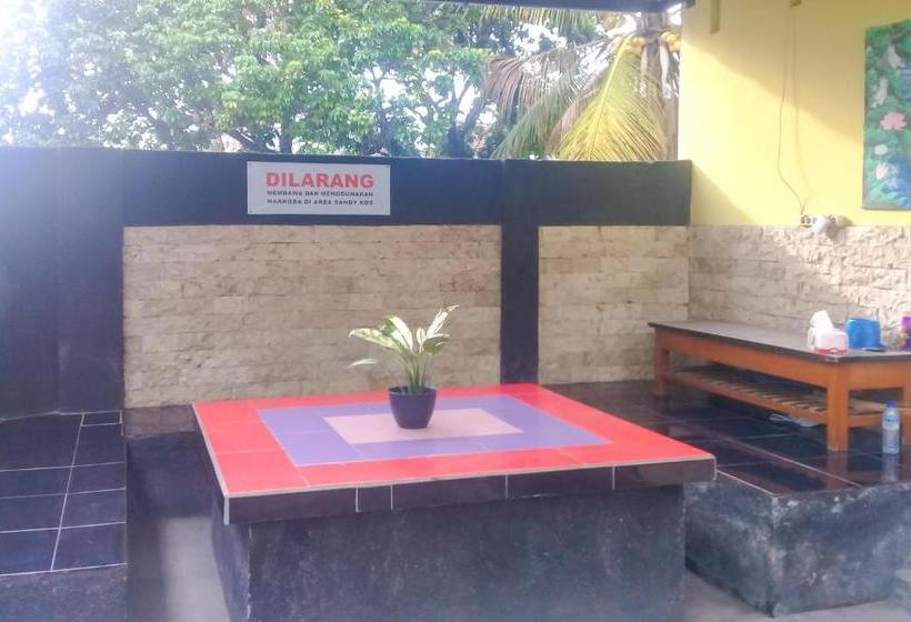 هتل Spot On 2732 Sandy Guesthouse